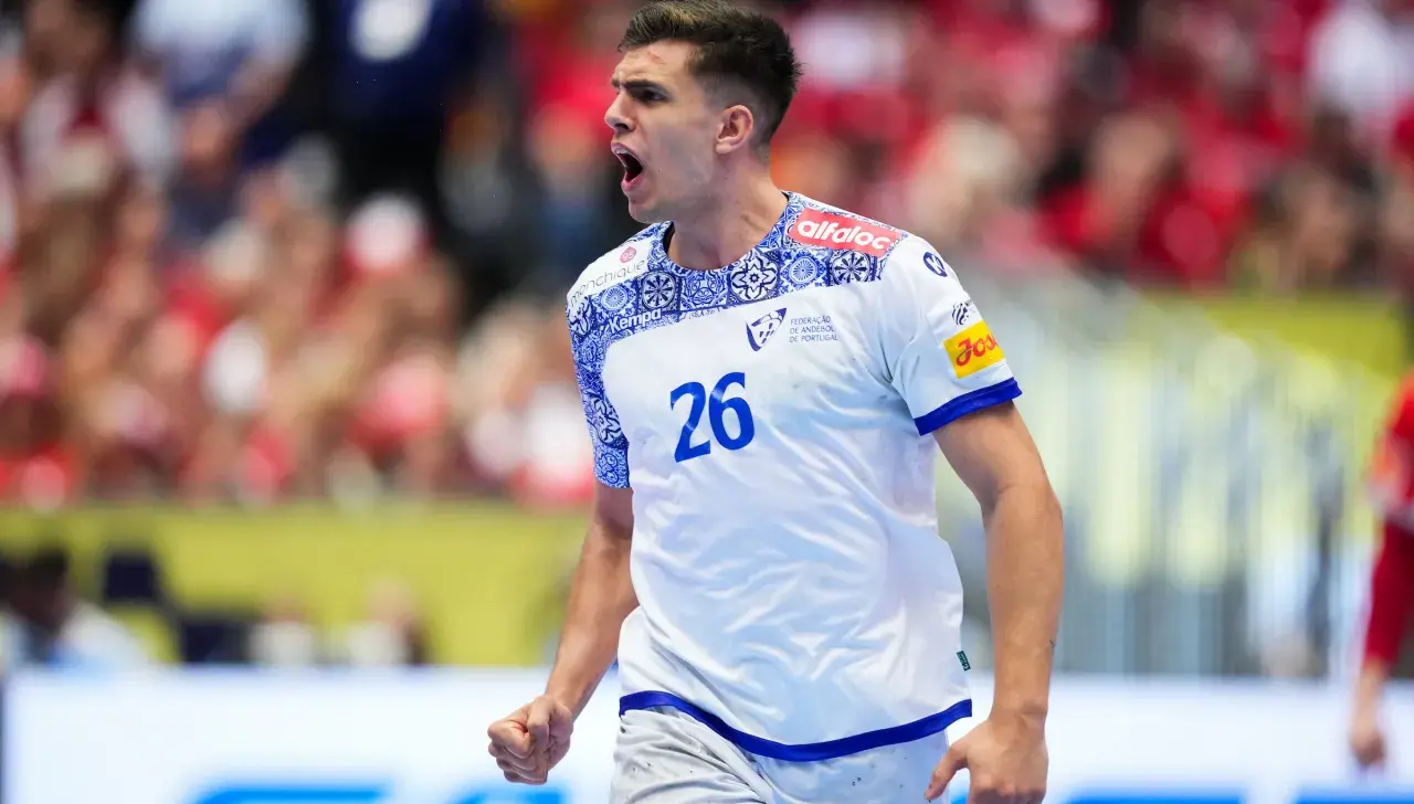 Jubelnder Handballspieler